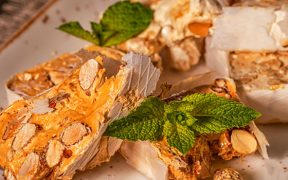 turrón con marihuana y almendras